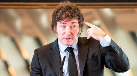 Argentina prezidenti 4 gündə jurnalistləri təhqir edən min paylaşım edib