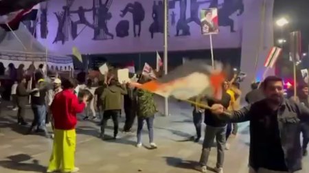 İran xalqı qələbəni qeyd etmək üçün küçələrə axışdı &ndash; VİDEO