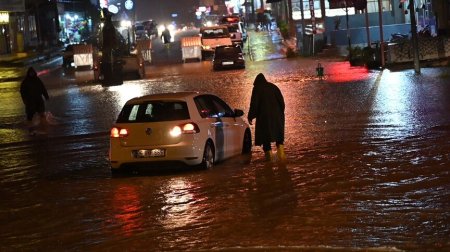 Türkiyədə intensiv yağış iki nəfərin həyatına son qoydu &ndash; VİDEO 