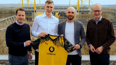 &ldquo;Borussiya&rdquo; bu futbolçu ilə müqavilə imzaladı