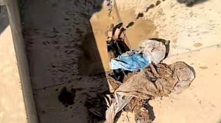 Bakıda evi yeni alan şəxslər həyətdən cadu tapdılar &mdash; VİDEO