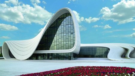 Latviya Prezidenti Heydər Əliyev Mərkəzində