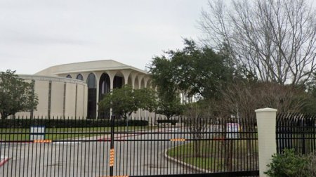 ABŞ-da sinaqoqa hücum etmək istəyən 18 yaşlı qız SAXLANILDI &ndash; FOTO