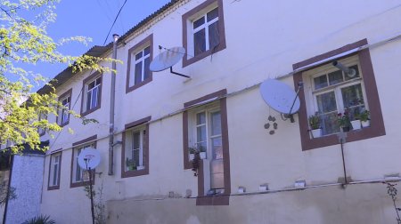 Zaqatalada qəzalı vəziyyətdə olan BİNA: Yağış suları evlərə dolur &ndash; FOTO