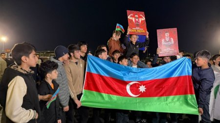 Avropa çempionu olan güləşçilərimiz Vətənə qayıdıb