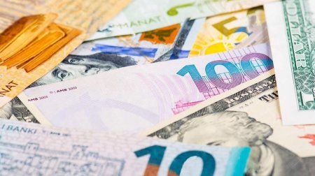 YENİ MƏZƏNNƏ: Avro və rus rublu ucuzlaşdı - FOTO