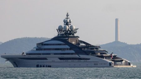 Rusiyalı milyarderin 500 milyon dollarlıq yaxtası Hörmüz boğazından keçdi