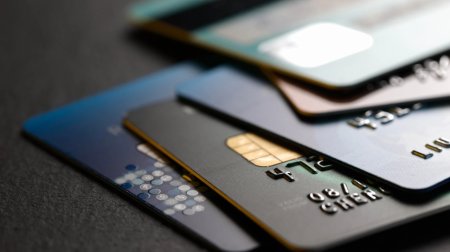 Dövriyyədə olan ödəniş kartlarının sayı AÇIQLANDI