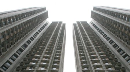 9-cu mərtəbədən yıxılan kişi öldü