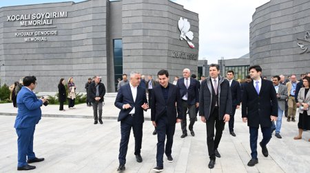 Diplomatik korpusun nümayəndələri Xocalı Soyqırımı Memorialında &ndash; FOTO