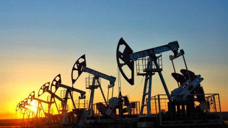 Bloomberg: "Qlobal neft ehtiyatları 270 milyon barel azalıb"