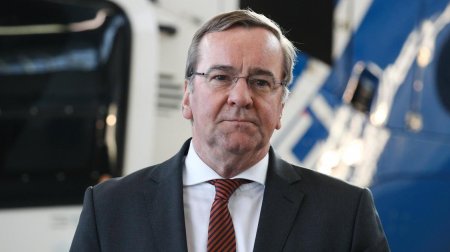 Almaniyanın Müdafiə naziri Putinin sözlərini "aldadıcı manevr" adlandırdı