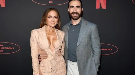 Cennifer Lopez onunla eşq yaşayır?