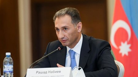 &ldquo;Daha çox yol tikmək tıxac problemini avtomatik həll etmir&rdquo; - Nazir