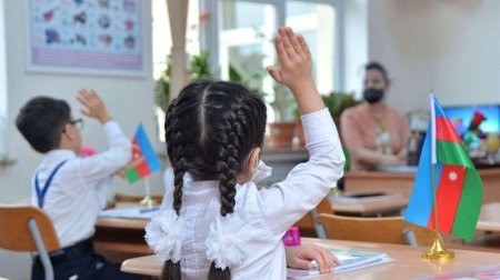 Məktəb gündəliklərinin unudulan sütunu: Davranış qiymətləri niyə tarixə qovuşdu?