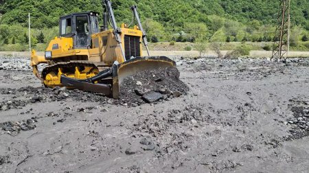 Leysan yağışları Qəbələnin Laza kəndinə gedən yolu yararsız hala saldı &ndash; FOTO/VİDEO