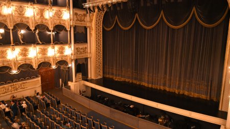 İki teatr Mədəniyyət Nazirliyinin tabeliyinə verildi