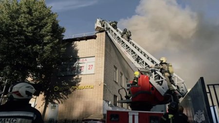 Moskvada inzibati binada güclü yanğın - 60 nəfər təxliyə edildi