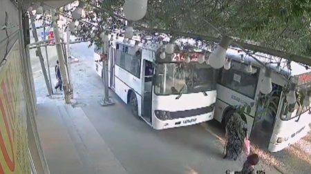 Dəhşətli qəza ilə bağlı şahidlər danışdılar: "Hadisə səkinin üzərində baş verib" - VİDEO