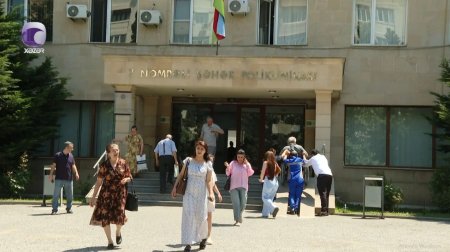 Poliklinikalarda davam edən növbə problemləri&hellip; - VİDEO