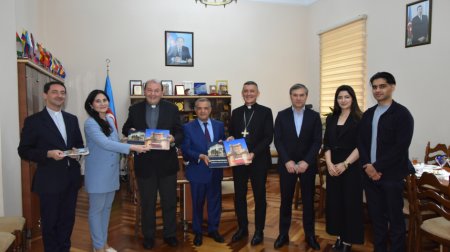 Vatikan nümayəndə heyəti Azərbaycan Milli Kitabxanasında &ndash; FOTO