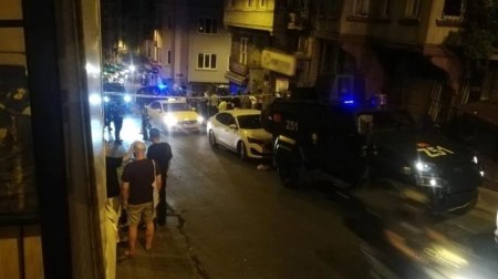 İstanbulda mağaza önündə partlayış: Polis şübhəliləri axtarır