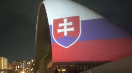 Heydər Əliyev Mərkəzi Slovakiya bayrağına büründü