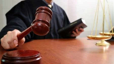 Həyat yoldaşının xəyanət etdiyini öyrəndi, məscidin qarşısında boğazını kəsdi