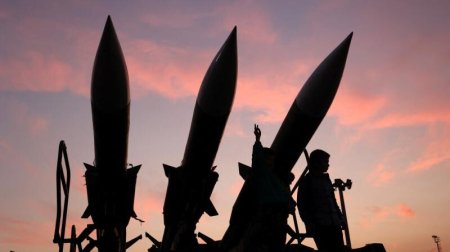 İran Şimali Koreyadan silah aldığını açıqladı