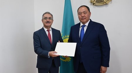 Səfirimiz Qazaxıstanda: Etimadnaməsinin surətini təqdim etdi &ndash; FOTO