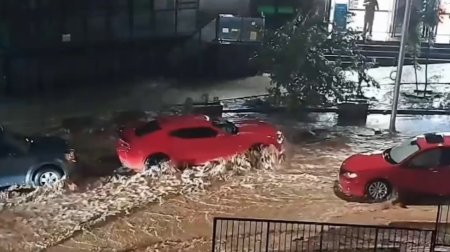 Tbilisi küçələri SU ALTINDA - VİDEO