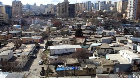 Tikinti şirkəti həqiqətən evləri qəzalı vəziyyətə salıb? - VİDEO