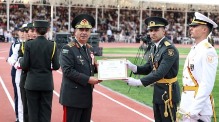 Türkiyədə azərbaycanlı məzunlara diplomları Zakir Həsənov təqdim etdi - FOTO