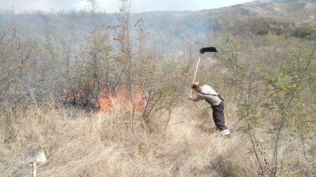 Ağsuda dağlıq ərazidə başlayan yanğın məhdudlaşdırıldı &ndash; FOTO/VİDEO