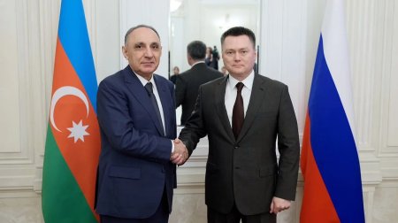 Kamran Əliyev Rusiya Ali Məhkəməsinin sədrinə medal TƏQDİM ETDİ - FOTO