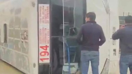 Bakıda marşrut avtobusu aşdı &ndash; VİDEO