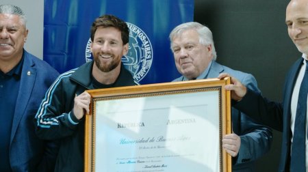Messi fəxri doktor OLDU - FOTO