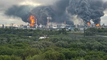 Ukrayna Rusiyanın iki neft emalı zavoduna hücum edib