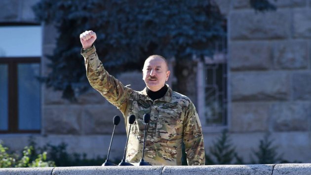 İlham Əliyev: “Azərbaycan Ordusu özünü paradlarda deyil, döyüş meydanında nümayiş etdirdi” – VİDEO