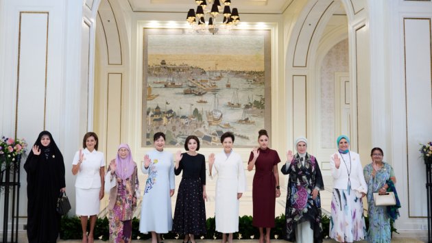 Mehriban Əliyeva dövlət başçılarının xanımları ilə gəmi gəzintisində - FOTO