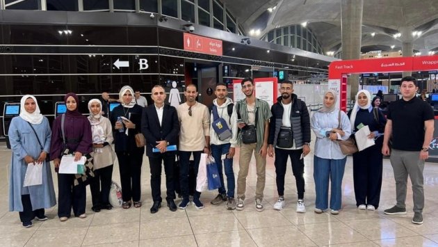 Azərbaycan 14 fələstinli tələbəni Qəzzadan təxliyə etdi – FOTO