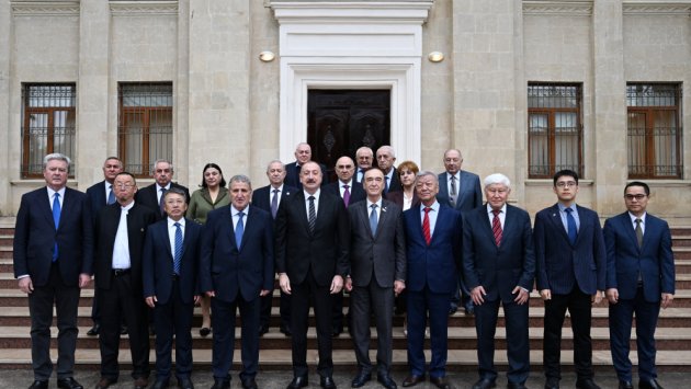 İlham Əliyev AMEA-nın 80 illik yubiley yığıncağında – FOTO