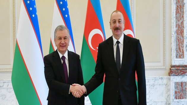 Şavkat Mirziyoyev İlham Əliyevi Zəfər Günü münasibətilə təbrik etdi