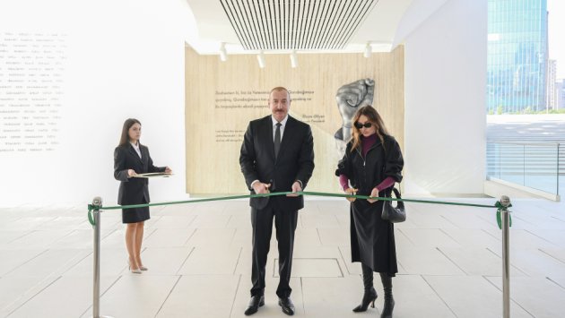 Prezident və birinci xanım Bakıda Zəfər muzeyinin açılışında – FOTO
