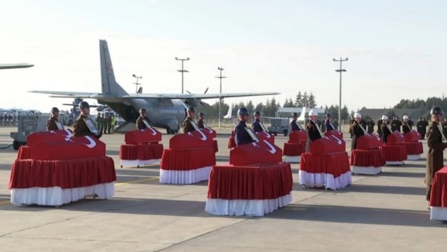 Təyyarə qəzasında şəhid olan hərbçilərlə vida mərasimi keçirilir – VİDEO