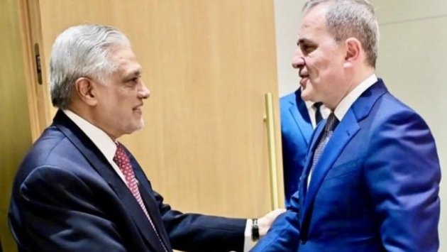 Ceyhun Bayramov pakistanlı həmkarı ilə regional məsələləri müzakirə etdi