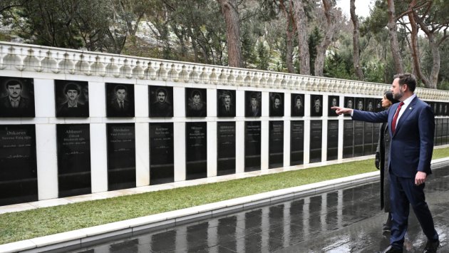 ABŞ Vitse-prezidenti Şəhidlər xiyabanını ziyarət etdi &ndash; FOTO/VİDEO