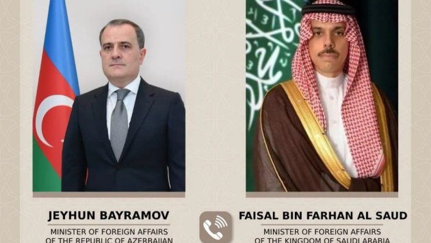 Ceyhun Bayramov səudiyyəli həmkarı ilə Yaxın Şərqdəki vəziyyəti müzakirə etdi