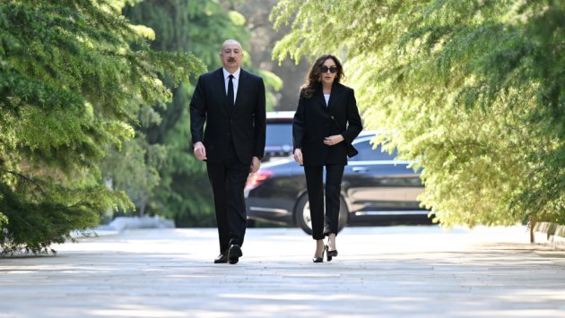 İlham Əliyev və Mehriban Əliyeva Fəxri xiyabanda &ndash; FOTO