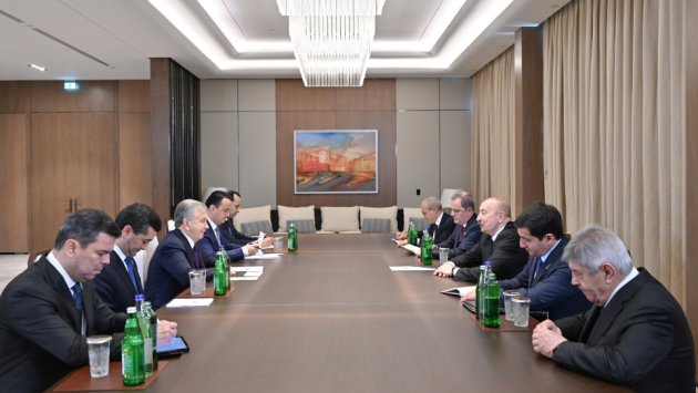 İlham Əliyev Şavkat Mirziyoyevlə görüşdü &ndash; FOTO